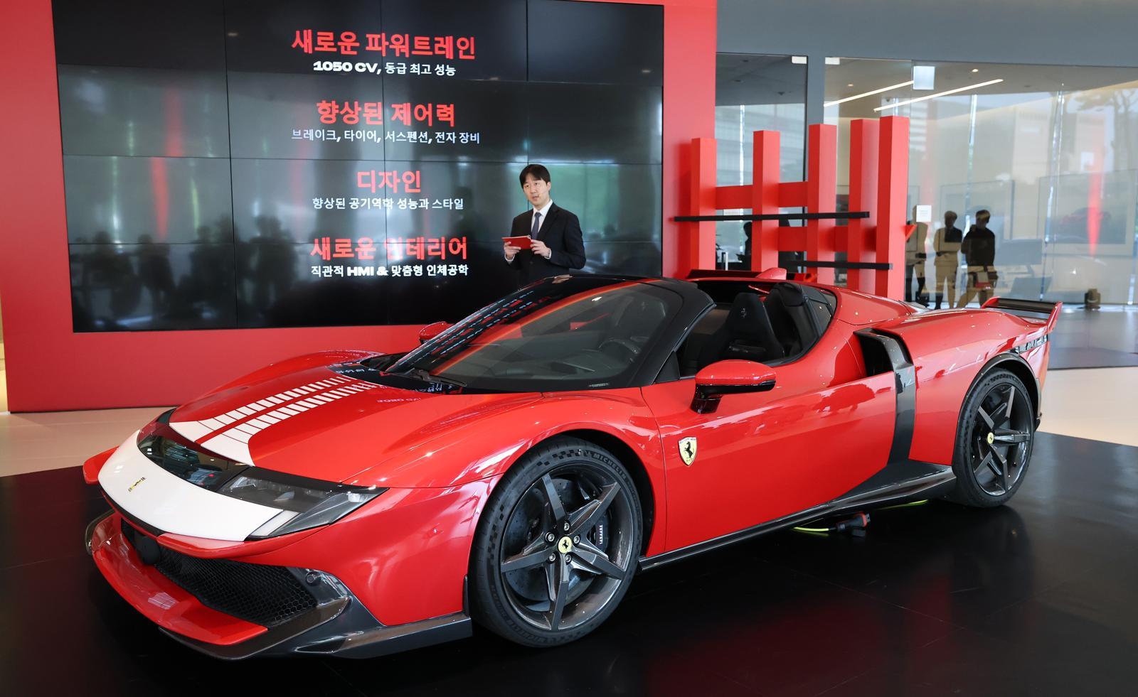 페라리 849 테스타로사 스파이더 국내 첫 공개, PHEV 슈퍼카 주목
