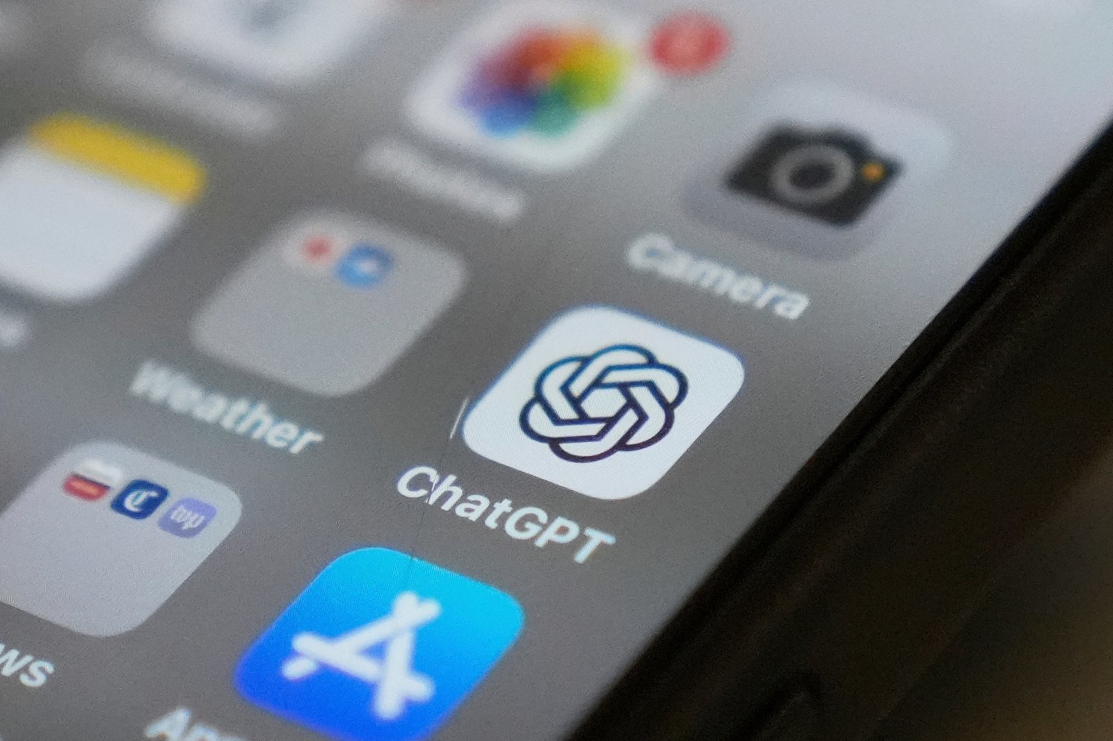OpenAI envisage une action en justice contre Apple sur l’intégration de ChatGPT à l’iPhone